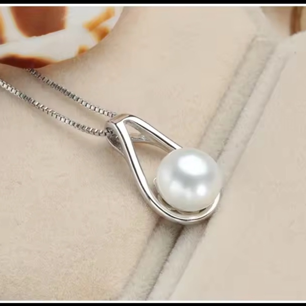 S925 Silver stamp and White Pearl Necklace